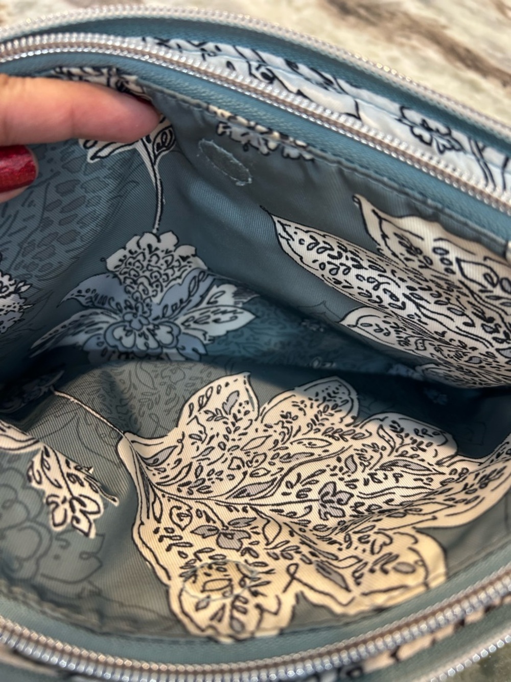 Vera Bradley triple compartment Crossbody in tiger lily blue has stains GUC - Picture 6 of 9